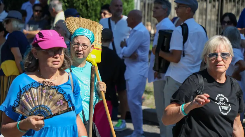 Alcuni momenti dello spettacolo “Il fiume del tempo” (Tibaldi)