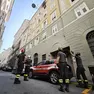 Il sopralluogo dei Vigili del fuoco in via Crispi domenica mattina (Lasorte)