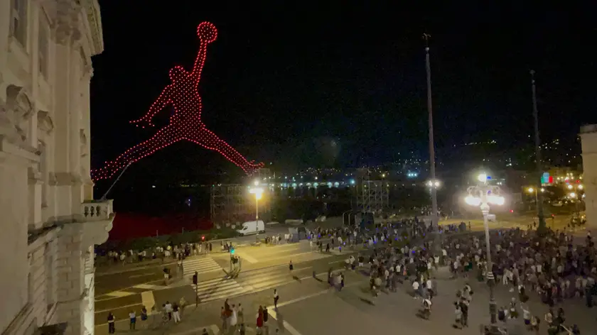 Il precedente spettacolo di droni sulle Rive organizzato da Air Jordan (Silvano)