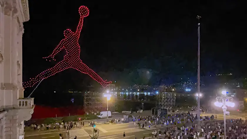 Il precedente spettacolo di droni sulle Rive organizzato da Air Jordan (Silvano)