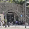 Il rifugio in piazza tra i Rivi a Roiano (Andrea Lasorte)
