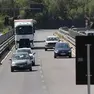 Nel fine settimana i Tir non possono circolare, salvo deroghe, ma c’è chi sabato a Fernetti si è presentato alla guida del suo mezzo pesante. Foto Andrea Lasorte