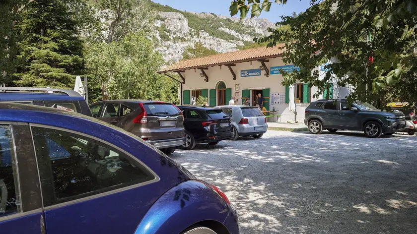 Il piazzale del Rifugio Premuda (Foto Andrea Lasorte)