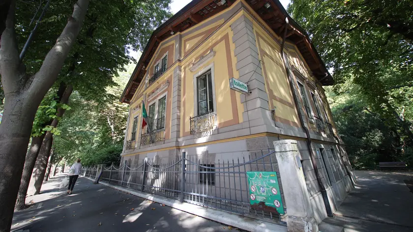 L’edificio e il lato toilettes Foto Andrea Lasorte