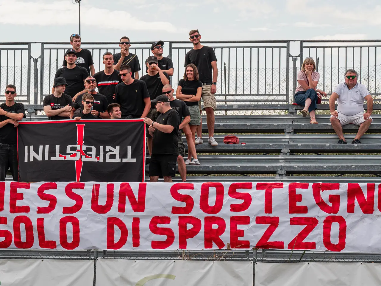 I tifosi della Triestina ad Arzignano (Foto Quarantotto / Lasorte)