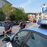 Il posto di blocco della Polizia di Stato in centro a Muggia, vicino alla stazione delle autocorriere (Silvano)