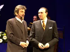 Nel 2001 fu affidata a Pippo Baudo la conduzione di “Bentornato Politeama". Con Baudo sul palco si alternarono tra gli altri Gigi Proietti