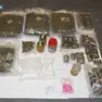 Parte della droga sequestrata dalla polizia