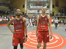 Gli americani Brown e Uthoff pronti per mettersi a disposizione di coach Gonzalez. Foto Bruni