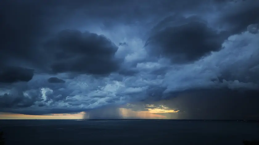 Maltempo sul golfo in una foto di questa estate