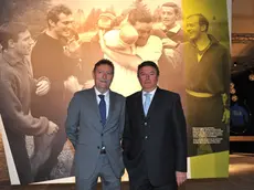 Tito e Bruno davanti all’immagine del padre alla mostra del 2012