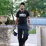 Jeff Brooks ha sfoggiato una maglietta con scritto “100% mulo triestin”