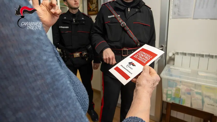 I Carabinieri impegnati nella campagna di prevenzione per contrastare il fenomeno delle truffe