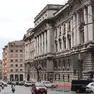 Il palazzo sede del Tribunale visto da via Coroneo Foto Lasorte