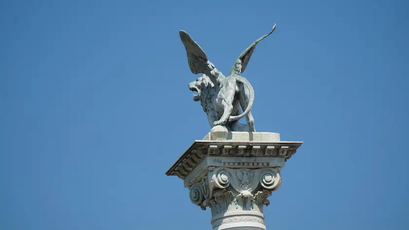 Il Leone di San Marco sulla sommità del monumento di Gradisca