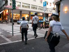 Agenti della Polizia locale di Monfalcone in servizio serale di controllo del territorio foto Katia Bonaventura