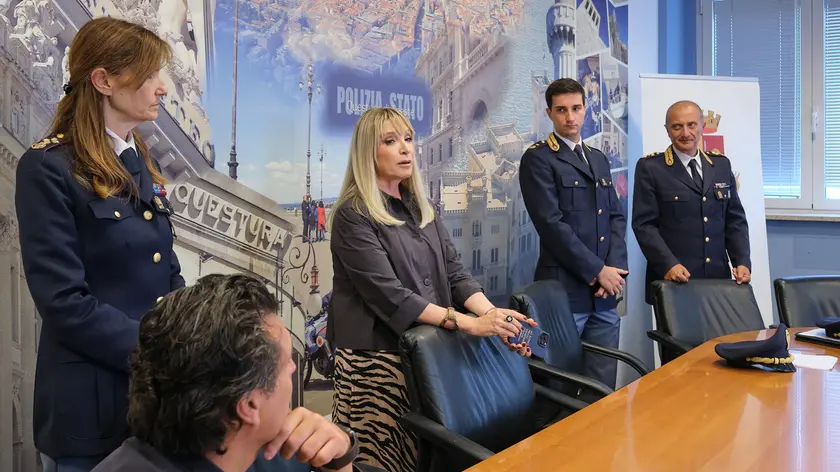 La conferenza stampa (Silvano)