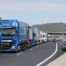 Le code al valico di Fernetti nei giorni scorsi (Lasorte)