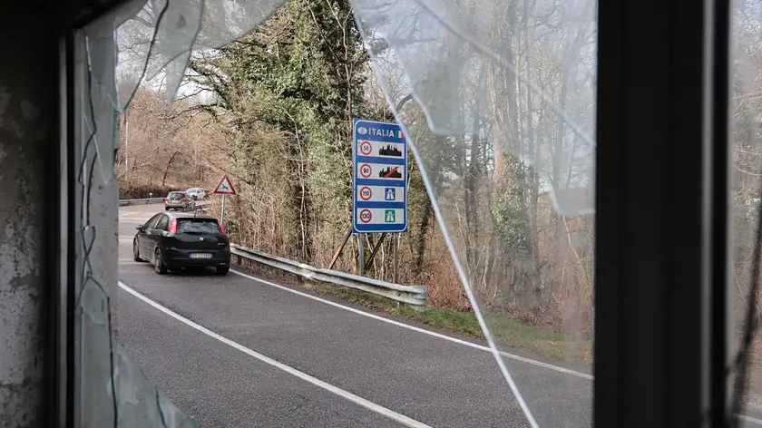 Uno scorcio del valico di Zolla visto dalla vecchia garitta Foto Andrea Lasorte