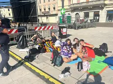Le fan di Luchè arrivate sotto il palco alle 4 del mattino