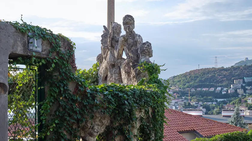 Statue all’esterno della Casa dei Testoni (Silvano)