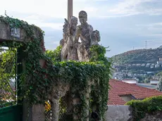 Statue all’esterno della Casa dei Testoni (Silvano)