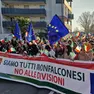 La manifestazione dell’antivigilia di Natale 2023, un corteo di oltre ottomila persone lungo le vie monfalconesi in cui si reclamò il diritto alla preghiera (Bonaventura)