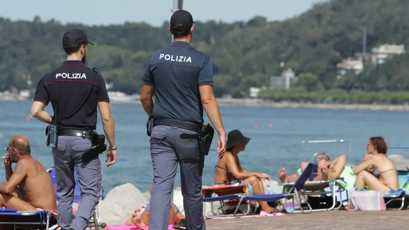 Le pattuglie della Polizia di Stato sul lungomare di Barcola foto Lasorte