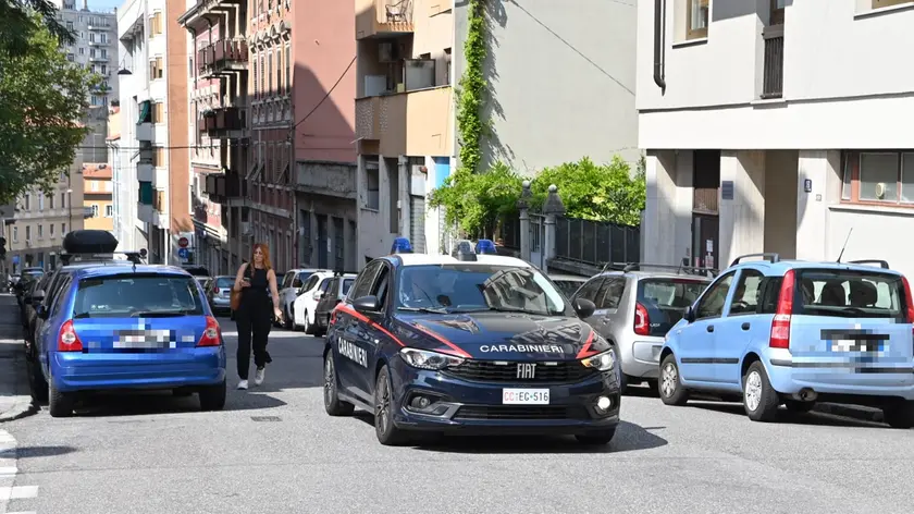 I carabinieri in via Petronio (Bruni)