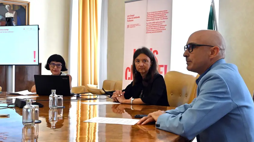 La presentazione del nuovo progetto dell’Università sul clima. Al centro la rettrice Vianelli Foto Bruni