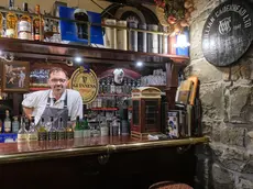 Alessandro Sbrizzai nel suo locale (Silvano)