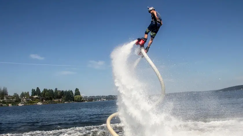 Un’evoluzione di Flyboard in un’immagine tratta dal web