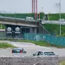 Auto sott'acqua a San Dorligo: le persone sono state tratte in salvo dai vigili del fuoco (Silvano)