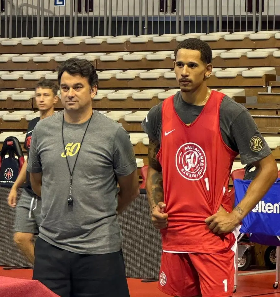 Toscano-Anderson, qui con il coach Israel Gonzalez