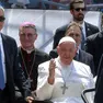 Il vescovo di Trieste, Enrico Trevisi, assieme a Papa Francesco (Bruni)