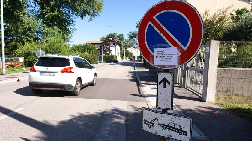 Uno dei cartelli per i lavori in via del Carso (Marega)