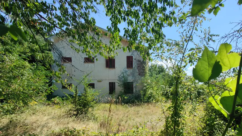 L’ex caserma della Polizia di frontiera a Draga Sant’Elia, che è stata aggiudicata di recente (Foto Lasorte)