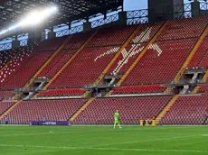 Lo stadio Rocco desolatamente vuoto (Bruni)