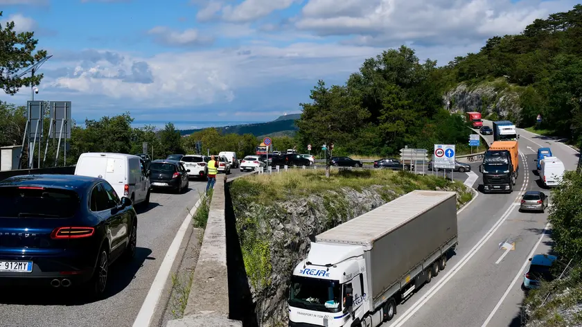 Il traffico sul bivio ad H (SIlvano)