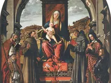 La pala, datata 1518, che rappresenta la Madonna col Bambino circondata da un coro di santi