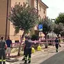 In alto la casa Ater sfollata a Grado, sotto le strade allagate dal maltempo