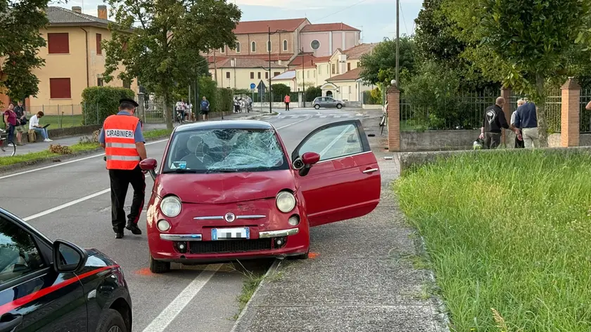 La Fiat 500 guidata dal ragazzo dopo l'incidente a Villorba