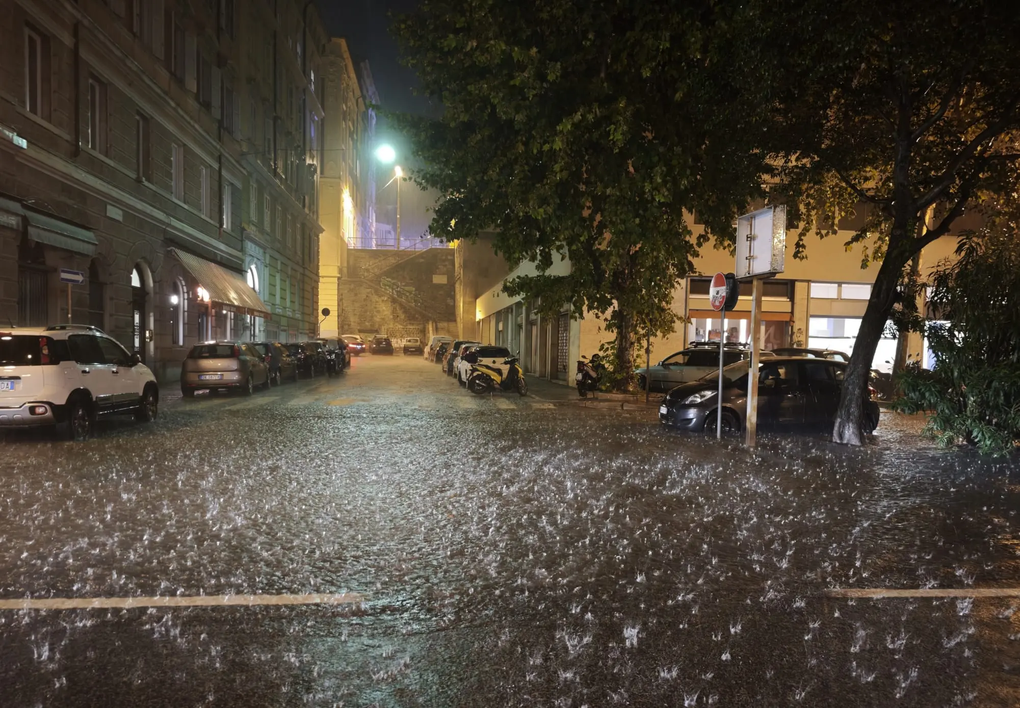 Viale Miramare allagato. Foto Lasorte