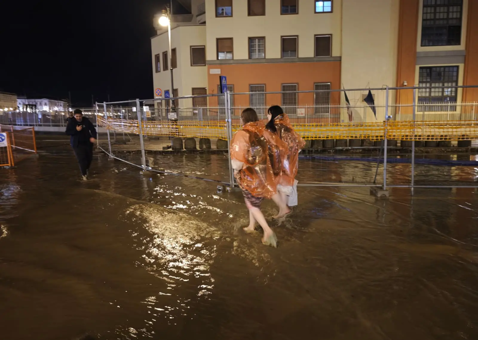 Le Rive di Trieste allagate. Foto Lasorte