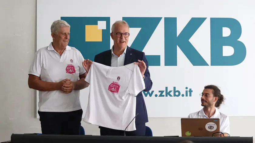 In piedi Berti Bruss e Adriano Kovačič alla presentazione del progetto Zbk-La Rotta del Cuore Foto Andrea Lasorte