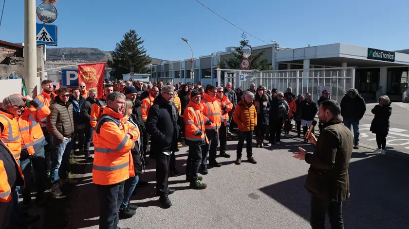Una delle proteste davanti allo stabilimento ex Flex in zona industriale a Trieste (Lasorte)