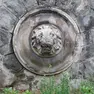Scala Bonghi con leone e alabarda al posto del fascio (fotoservizio Massimo Silvano)