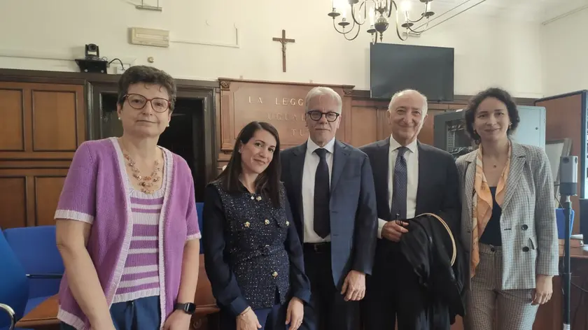 I magistrati insieme al presidente del tribunale Rifiorati dopo la cerimonia di immissione in servizio