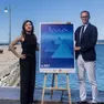 Cristina Scocchia, ad di illycaffè, e Mitja Gialuz, presidente regata Barcolana, mostrano il poster Barcolana 2025