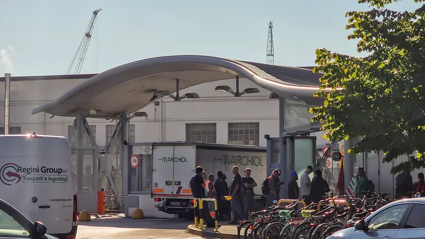 L'ingresso dello stabilimento Fincantieri lunedì 8 settembre. Foto Bonaventura